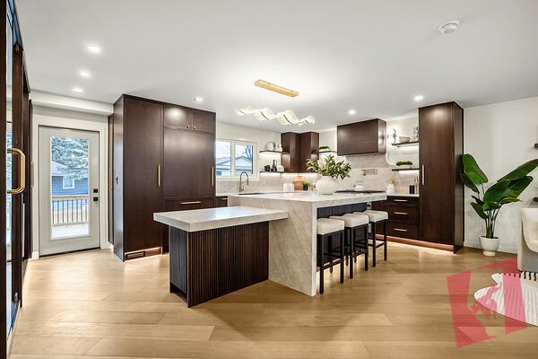 Fully Renovated Luxury 4-Bedroom + Office in Oakridge | Month-to-Month photo 3