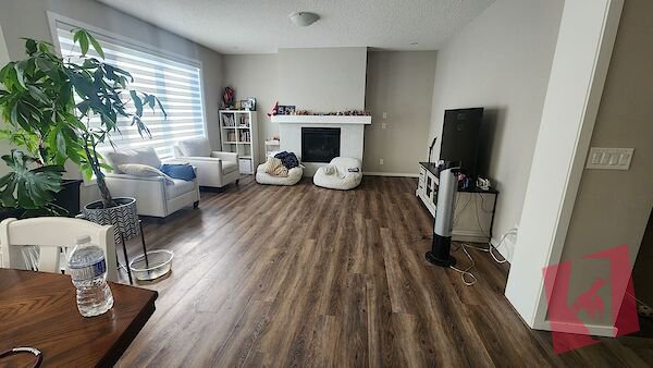 New stunning 2-storey 4bed home photo 3