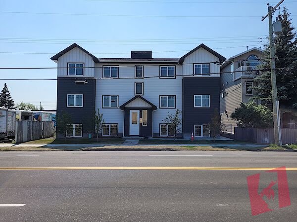 2 Bedroom - 1.5 Bath Top Floor Fronting Kensington Road NW-Avail October 1st