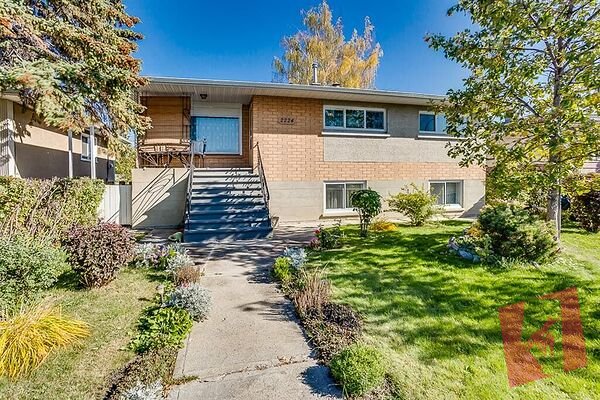 Bright Cozy Pet Friendly 3 Bedroom Main Floor