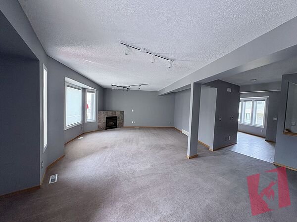 1640 sq ft 3-Storey Killarney Townhome | 3 Bed | 2.5 Bath | Attached Garage | AC photo 3