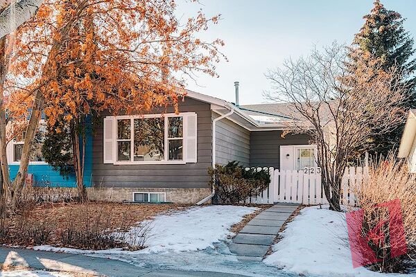 Utilities Included! Charming Duplex in Queensland