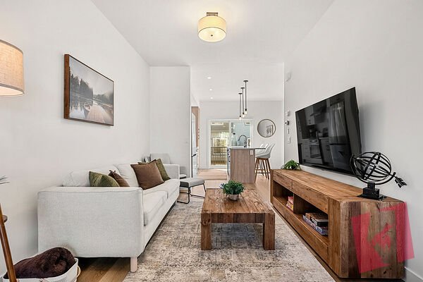 2BR+Den w/ 2.5 BA»Fully Furnished»Garage»All Utilities Incl. + Wifi