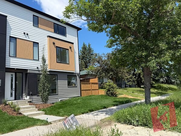 Brand New Luxury Townhouse for Rent | SW Calgary. photo 3