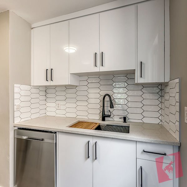 NEWLY Renovated & FREE Laundry - Includes Water :) Pet Friendly