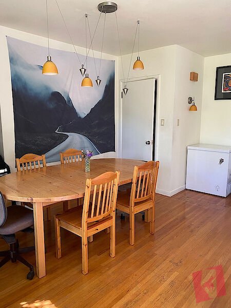 Beautiful large bungalow. Walk to UofC, Hospital. Steps to Banff Trail Station photo 3