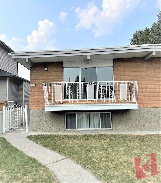 TUXEDO 4-BEDROOM DUPLEX WITH DOUBLE GARAGES