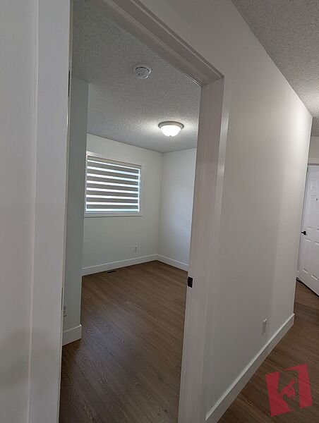 RENOVATED 3 BED / 2 BATH MAIN FLOOR – 5 MIN WALK TO C-TRAIN photo 2