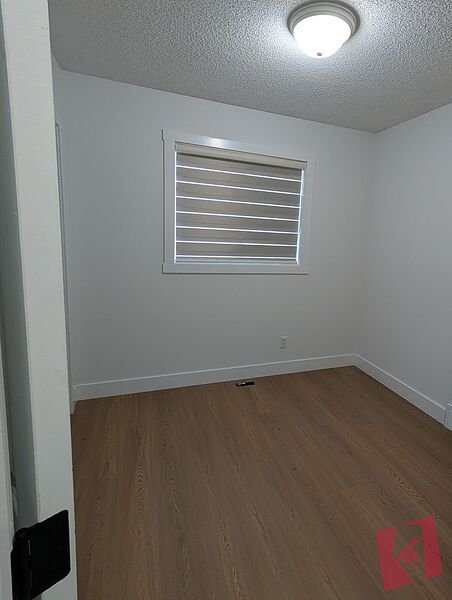 RENOVATED 3 BED / 2 BATH MAIN FLOOR – 5 MIN WALK TO C-TRAIN photo 3
