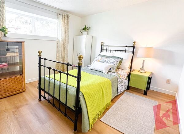 Rooms for Rent beside Shawnessy Train Station, Utilities INCLUDED photo 2