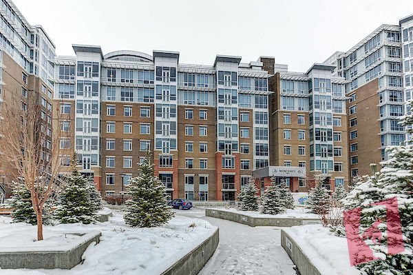 *TOP FLOOR* 2 BED / 2 BATH LUXURY CONDO