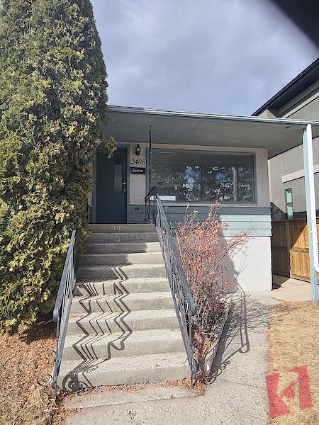 3 bed in the main floor, 10 min walk to U of C. Separate enteranc