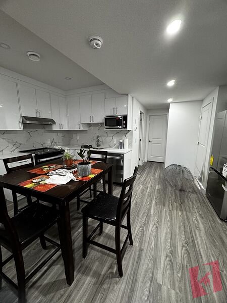 Spacious 2 Bdrm Legal Bsmt Suite Ambleton NW Calgary 9 Ft ceiling photo 2