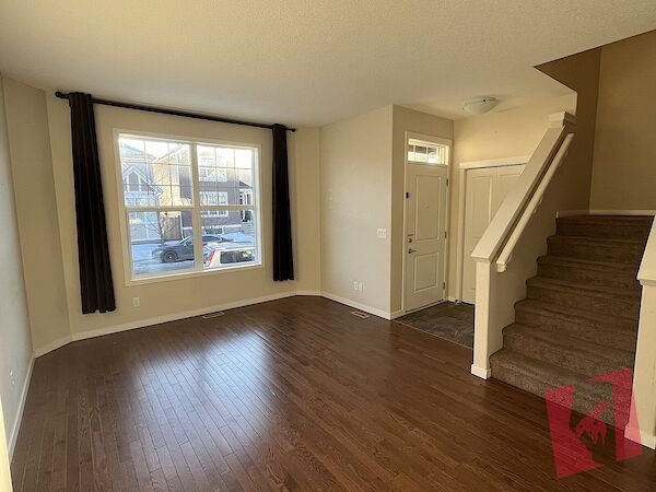Beautiful 4 bedrooms & 2.5 bath Family home photo 3
