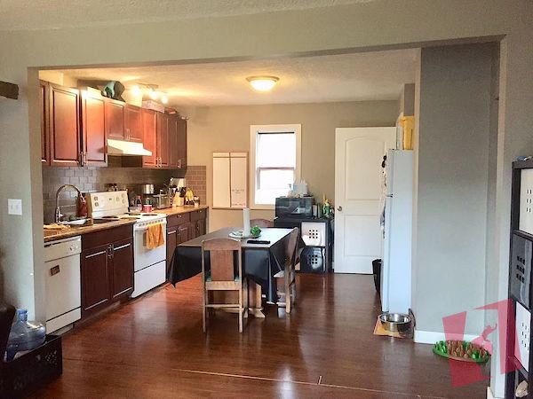 4 bedroom house at West hillhurst photo 2