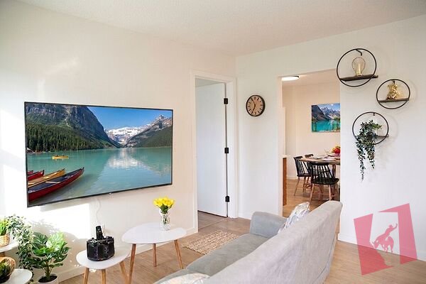 Furnished All-inclusive 3BR Suite in NW Calgary |Close to UCalgary & SAIT & LRT