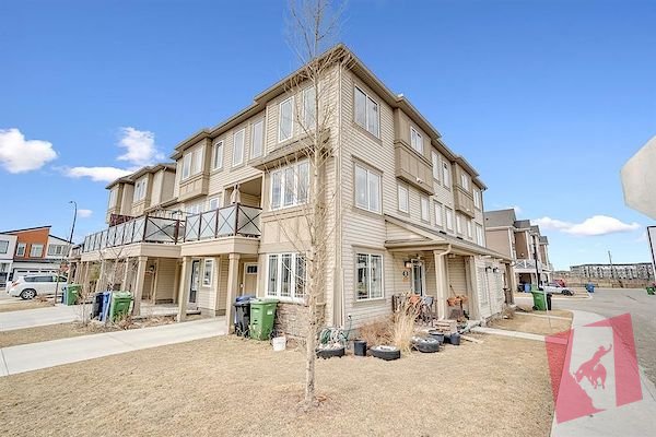 3 bedrooms+den,end of unit townhome in Cityscape