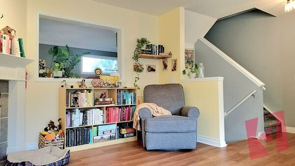 Fully furnished 2.5 Bedroom Towhnouse in Quiet Neighbourhood