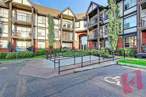 Bright 2 Bedroom & 2 Bathroom top floor west facing unit with 2 Parking Stalls