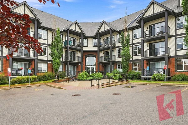 Spacious Two Bedroom Plus Den Condo in New Brighton! (CP052) photo 2