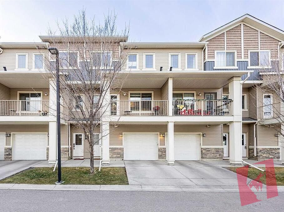 Cozy 2 bedroom Townhouse 6months - 1 year lease