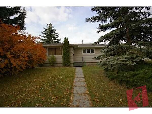 Bright & Private 1-Bedroom Legal Basement Suite in Great SE Location