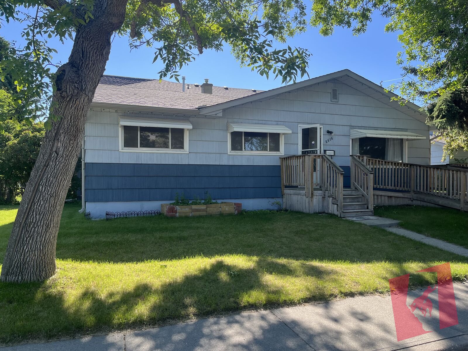 6 BEDROOM HOUSE WALK near UofC & University Ctrain Station