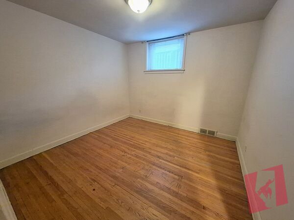 One bedroom suite in Bankview photo 3
