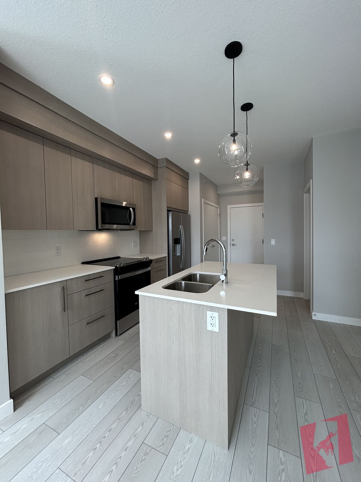 BRAND NEW top floor 2 Bed in gorgeous Wolf Willow!