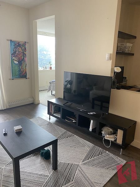 One Bedroom Condo Near Downtown photo 2
