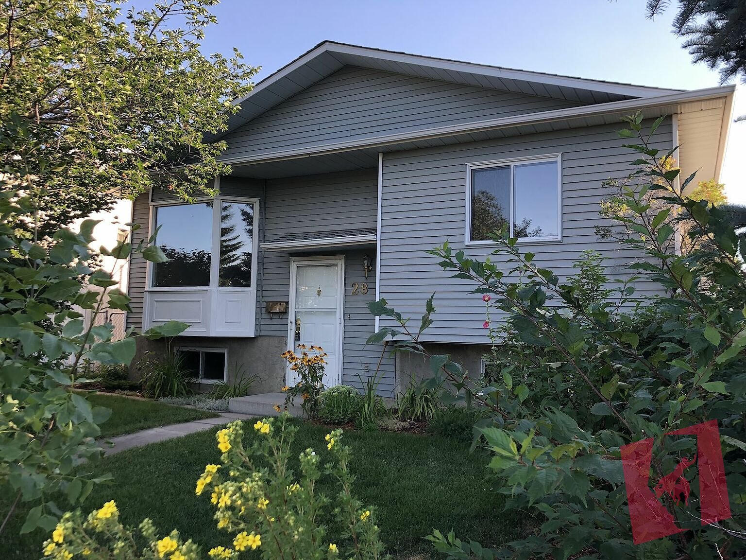 5 Bedroom 2 Bath Home in the Lovely Community of Beddington