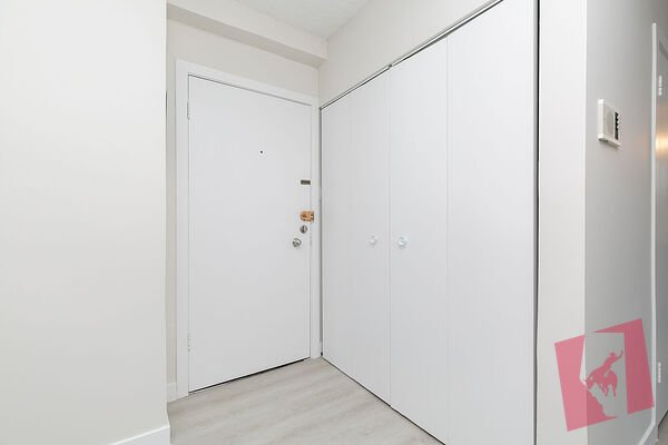 RENOVATED 2 BDRM Apartment Steps to University & Foothills Hospital photo 3