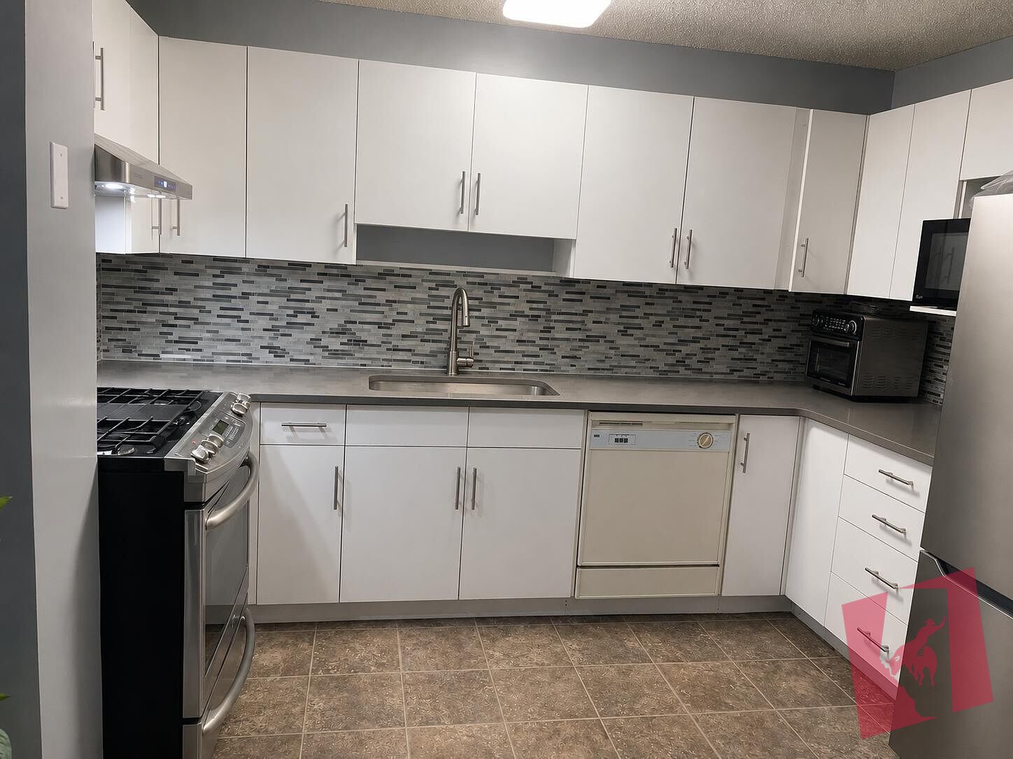 townhouse 3 bedroom and one rec room in basement