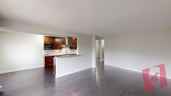 301D-4455 Greenview Dr Ne photo 3