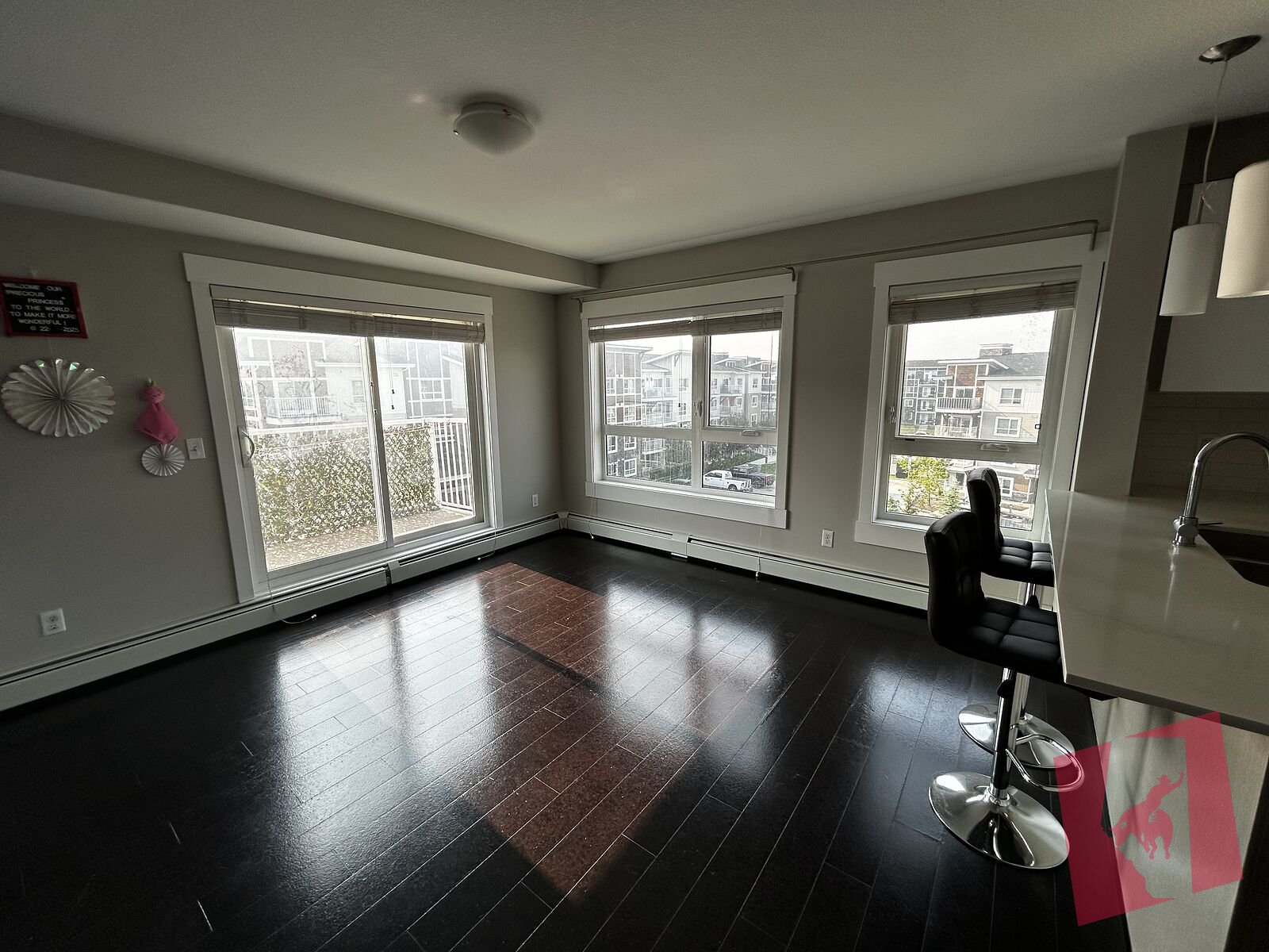 2 Bedroom, 2 Bathroom, 2 parking Apartment in NE photo 3