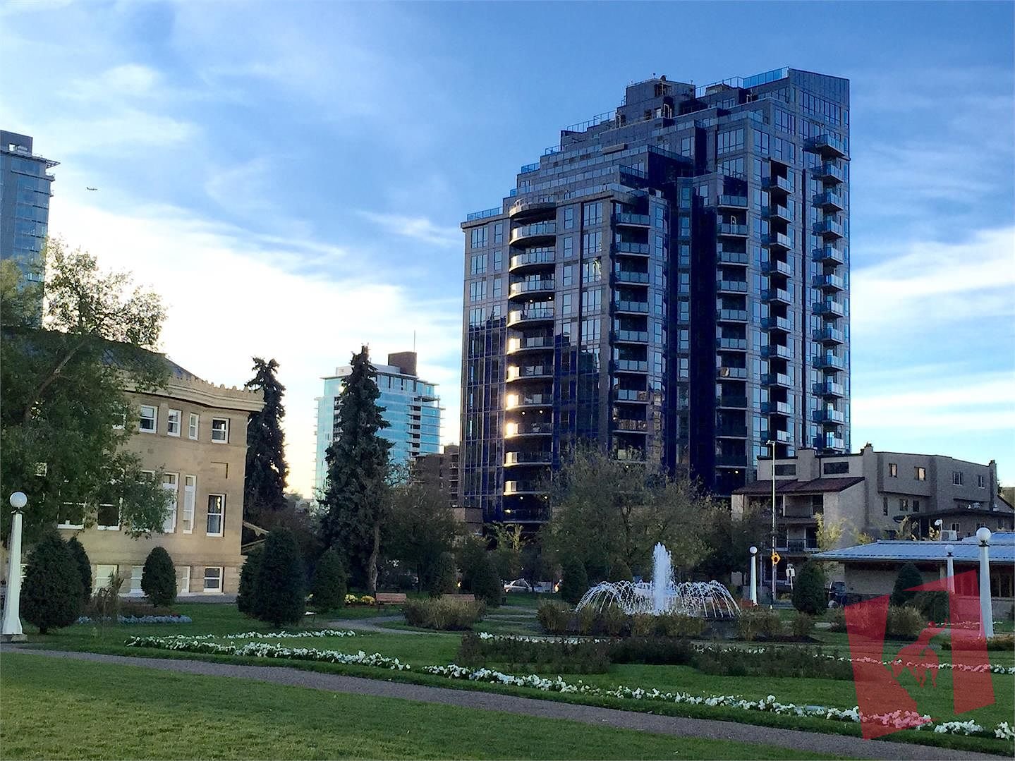 LOCATION! DOWNTOWN 1 BEDROOM CONDO - LARGE BALCONY - LIVE ON THE PARK!