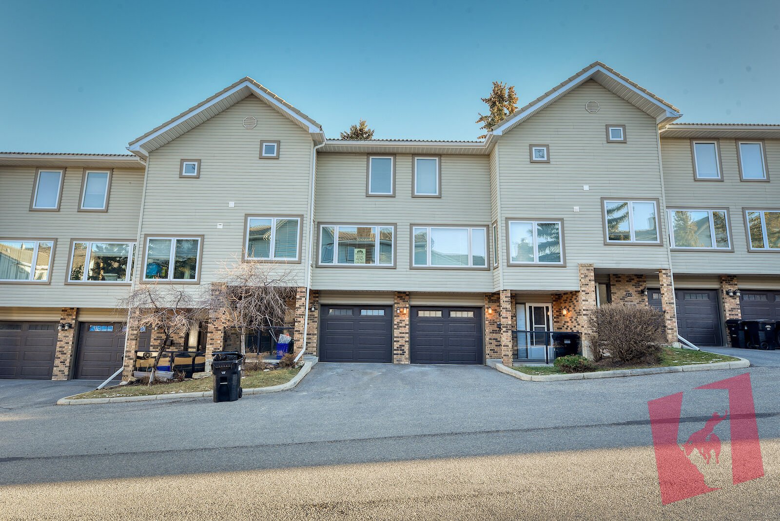 Spacious 3 Bedroom Townhouse in Coachway Gardens
