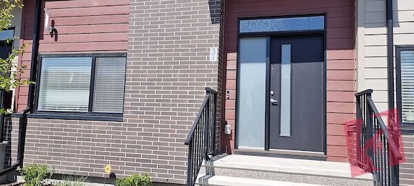 Stunning 3 Bedroom 2.5 Bath Townhouse, Double Garage with AC unit!!!