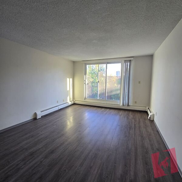 Bright Top-Floor 1-Bedroom Condo in Crescent Heights