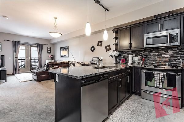 LUXURY & SPACIOUS UNIT IN MCKENIZE TOWNE /1 BED / PARKING INCLUDED