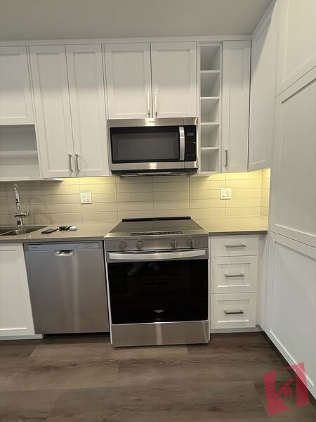 TOP FLOOR 10ft CEILINGS 1bd/1ba BRAND NEW UNIT! photo 3