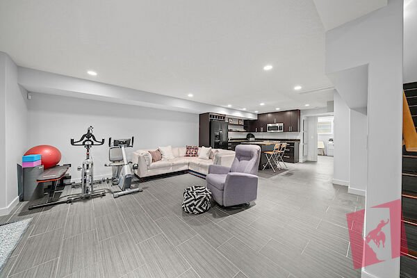1 Bedroom, 1 Bathroom Basement Suite in Glenbrook photo 2