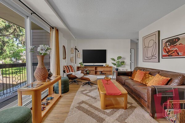 Furnished Mid Century Modern - Fully Renovated