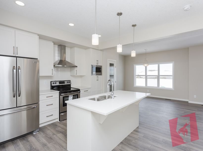 3 BEDROOM + Den DUPLEX WITH DOUBLE GARAGE