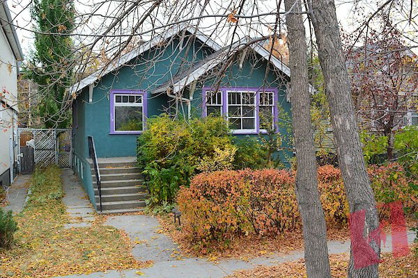 Crescent Heights Character Beauty - Prime Inner-City short walk to Downtown