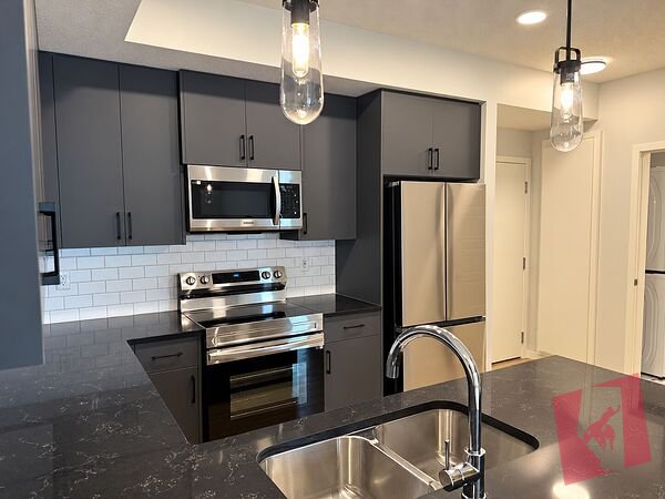Modern 2 Bedroom + 2 Bathroom – Underground Parking + Large Locker - CALGARY NW