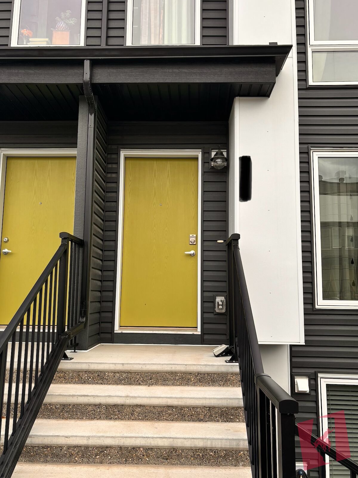 A beautiful 3 bedroom, 2.5 bath townhouse