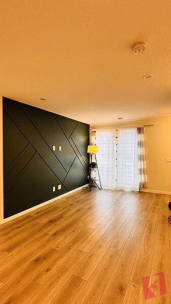 A beautiful 3 bedroom, 2.5 bath townhouse photo 3