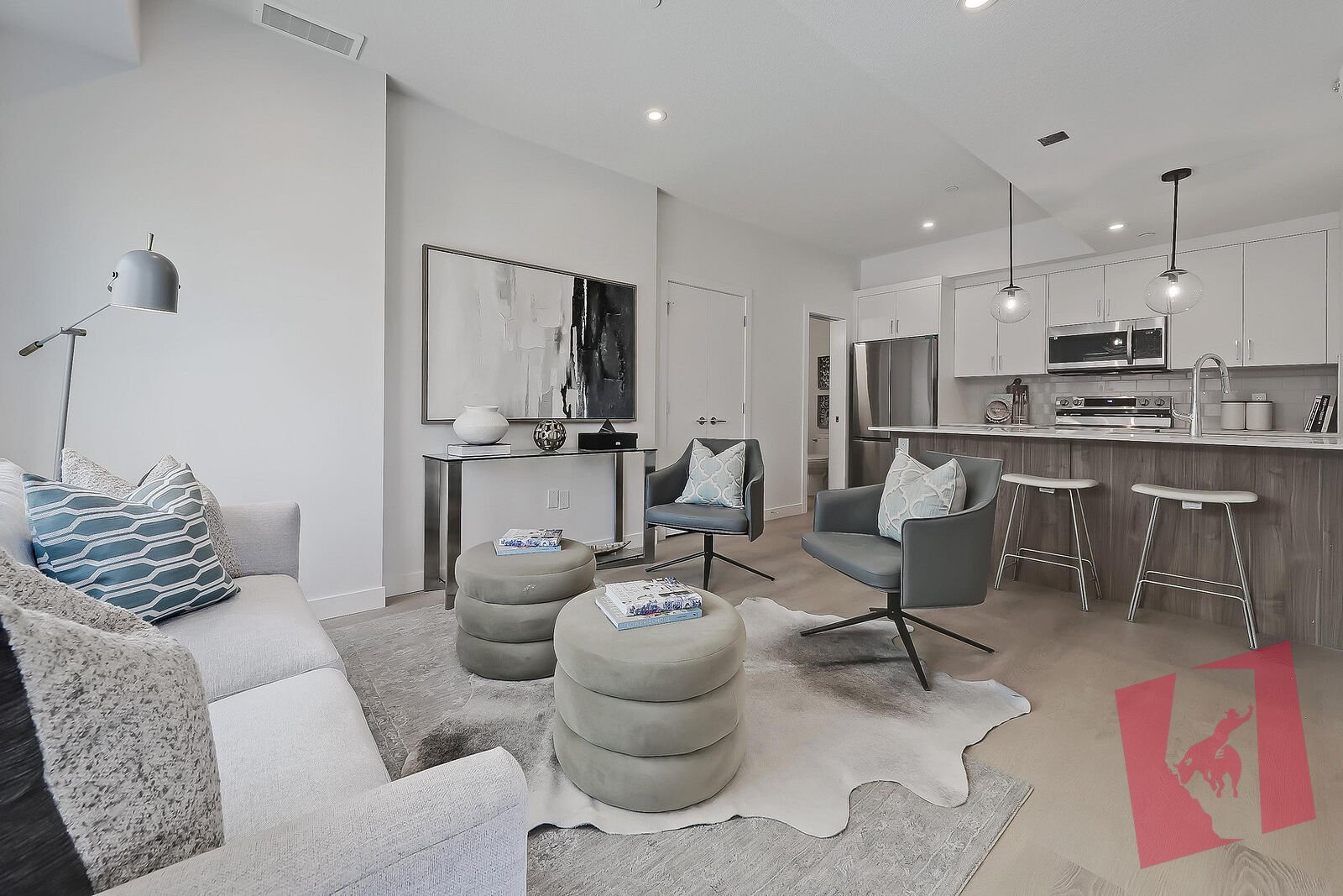 Cozy & stylish place to call home!