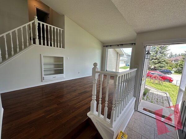 Spacious 3 Bedroom Home with Finished Basement in MacEwan Valley (IP058) photo 3